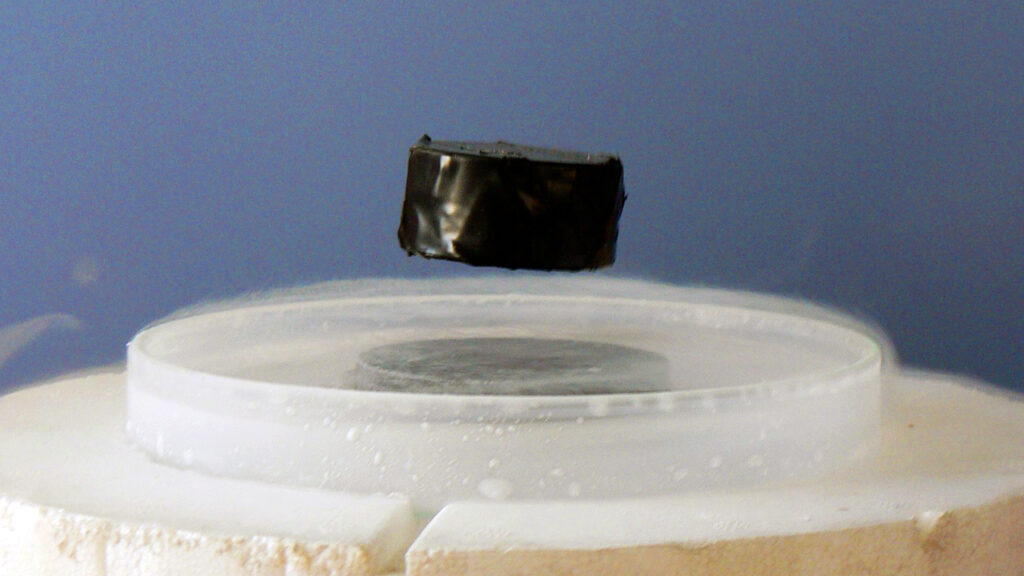 Materiale con Resistenza Elettrica Quasi Nulla
